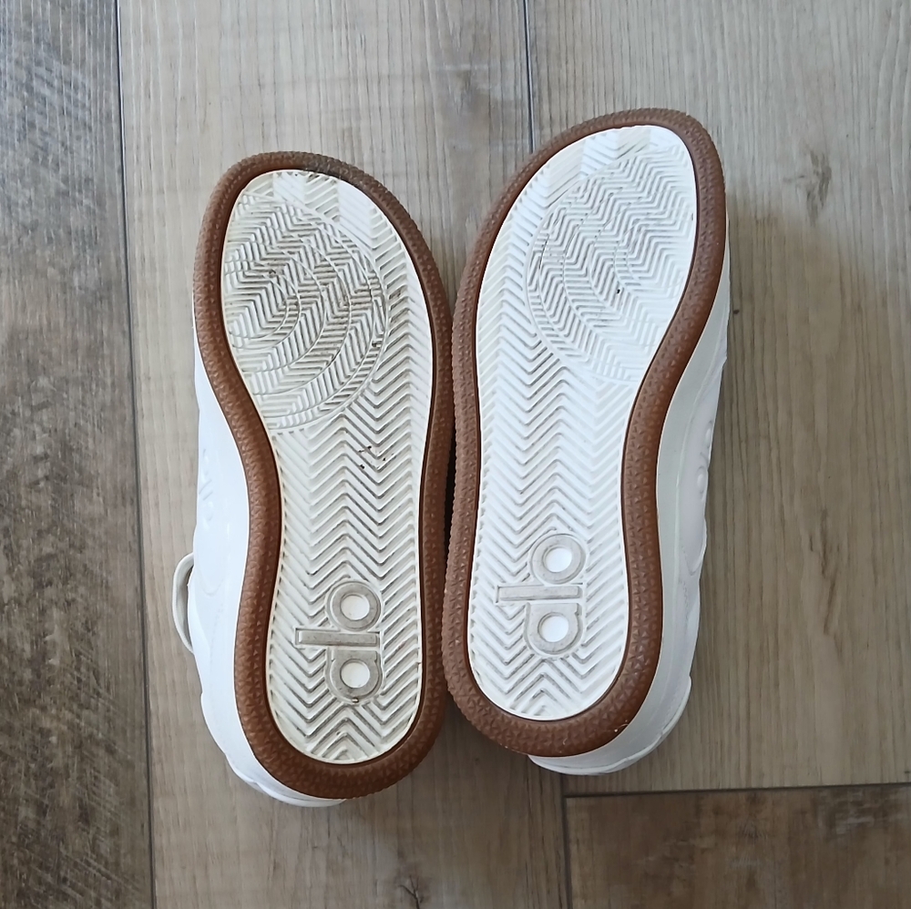 ALO Recovery Mode Sneakers in Natural White/Gum. W (7) M(5.5) - Picture 10 of 11
